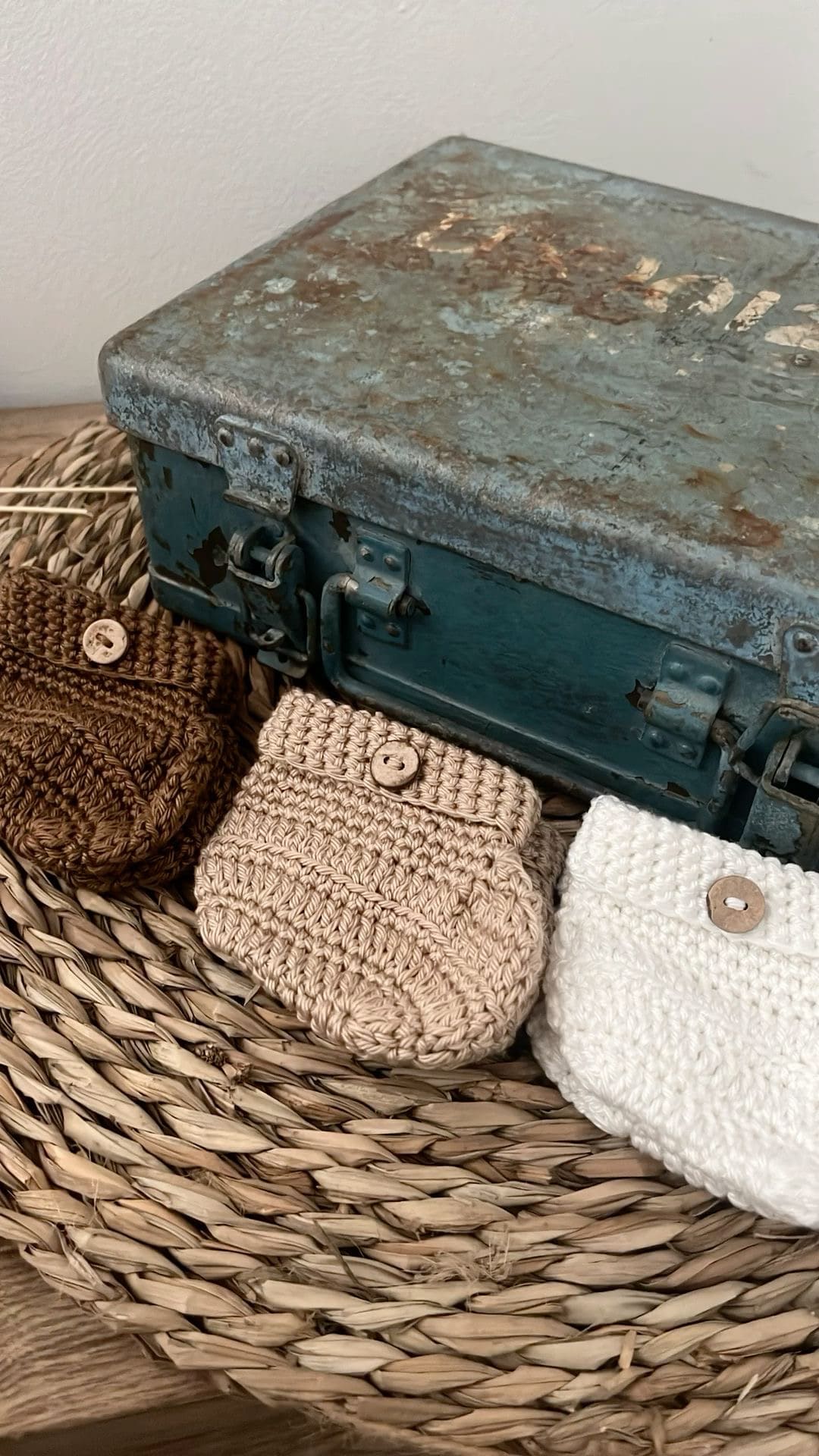 accessoire bébé, accessoire pour naissance, indispendable valise maternité, chaussons, chausson bébé, chausson en lait, chausson au crochet