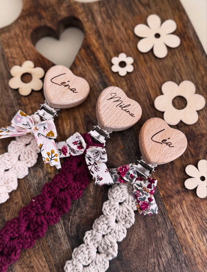 Attache tétine gravé avec noeud Liberty